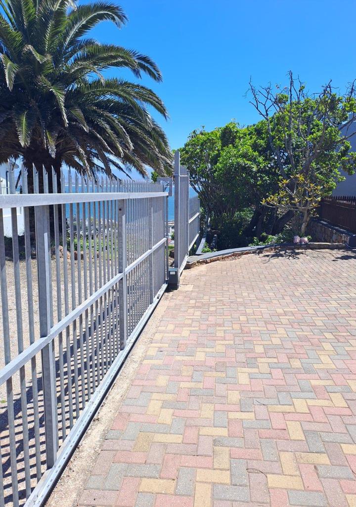 4 Bedroom Property for Sale in Linkside Western Cape